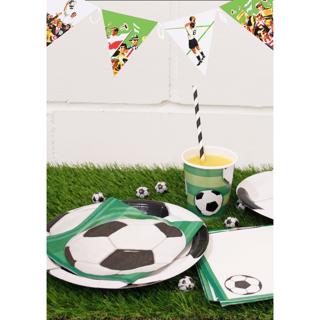 Talking Tables Reusable Fake Artificial Grass Table Runner-1.5m Indoor &  Outdoor Use-Easter Decorations, Superbowl, Moss for Fairy Garden, Minecraft