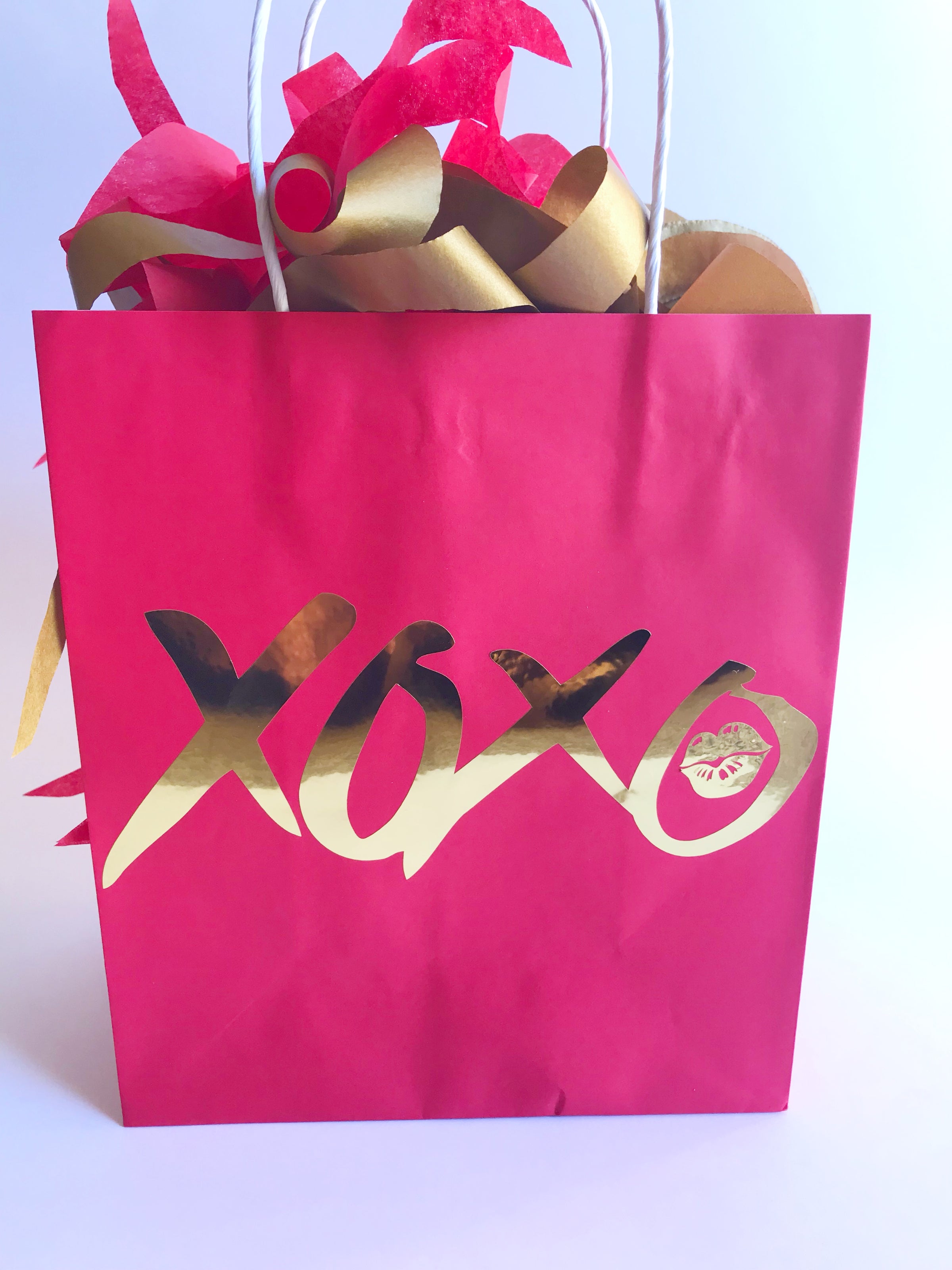 XOXO Gift Bag with Swirl Paper – Party Snobs
